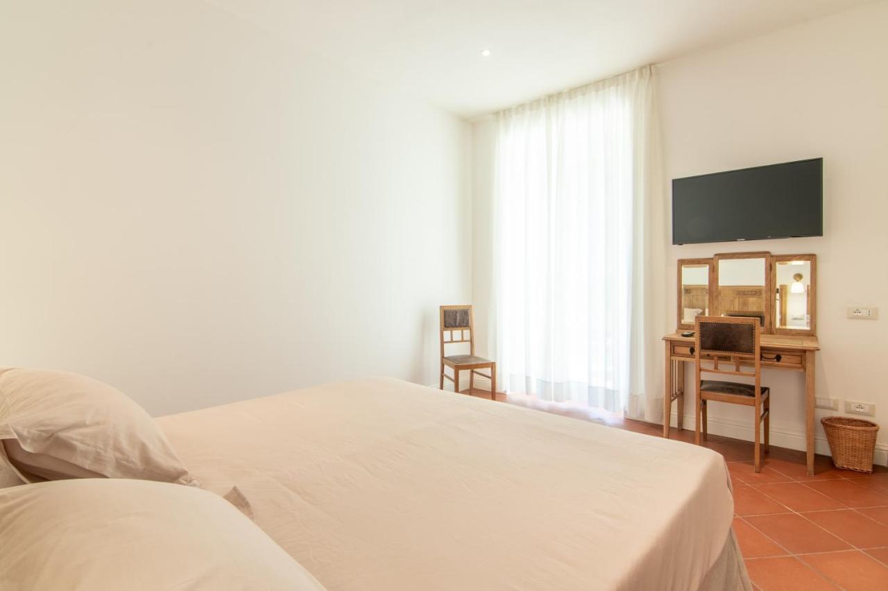 B&B Villa Eden Jacuzzi Pool โดมาโซ ภายนอก รูปภาพ